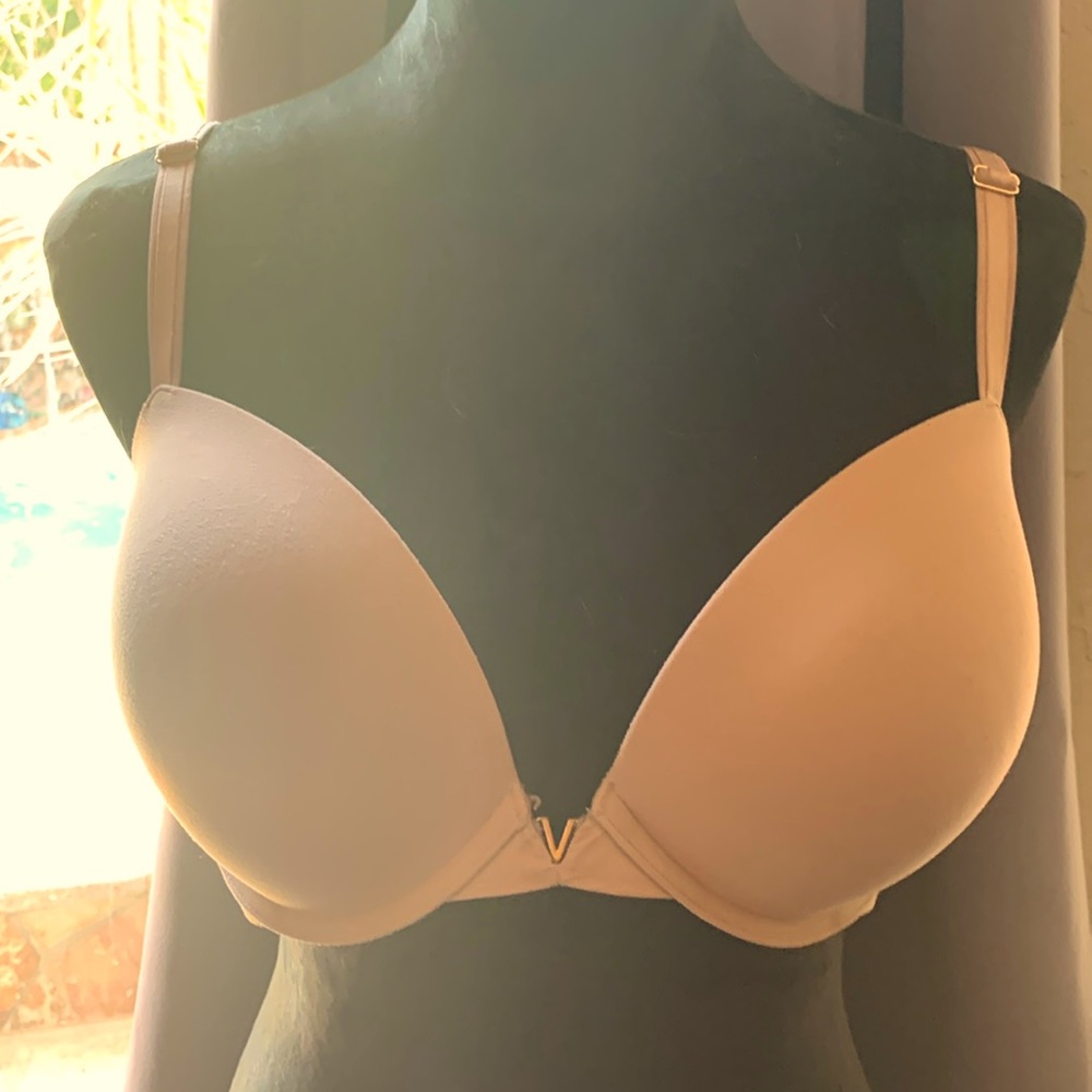 VICTORIA’S SECRET 38D nude push-up bra. LIKE NEW!